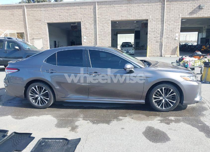 Photo 13 of 2018 Toyota Camry SE (VIN 4T1B11HK1JU573982)