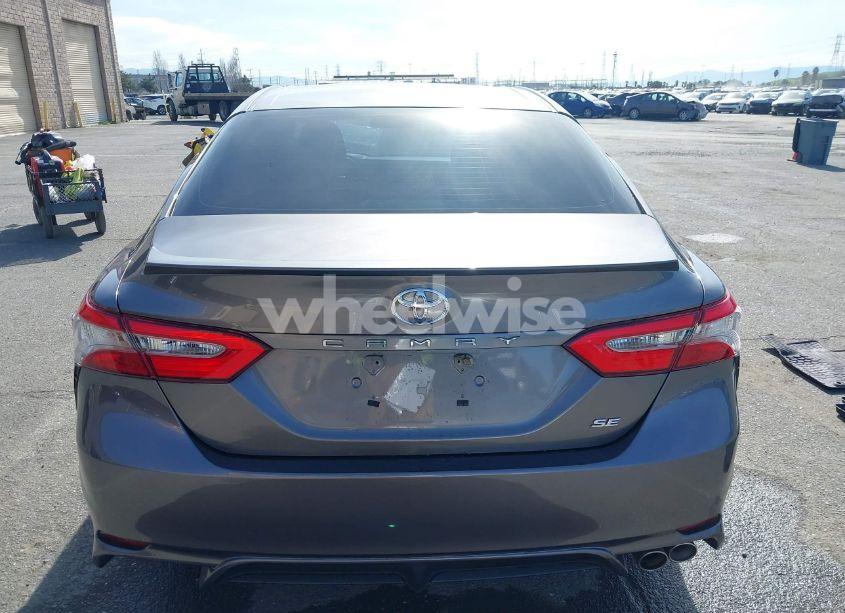 Photo 16 of 2018 Toyota Camry SE (VIN 4T1B11HK1JU573982)
