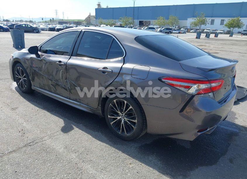 Photo 3 of 2018 Toyota Camry SE (VIN 4T1B11HK1JU573982)