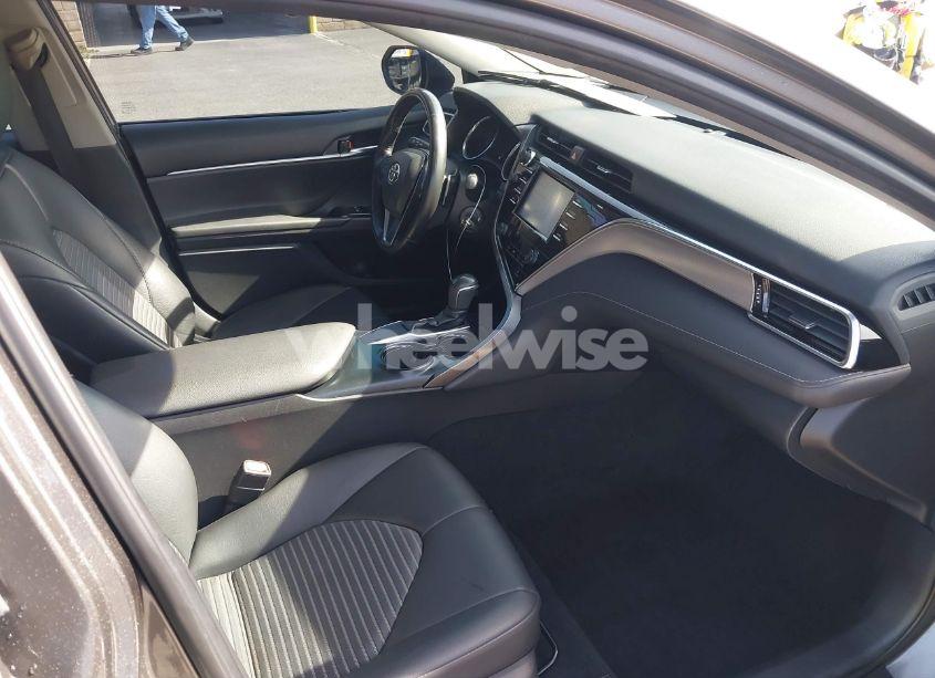 Photo 5 of 2018 Toyota Camry SE (VIN 4T1B11HK1JU573982)