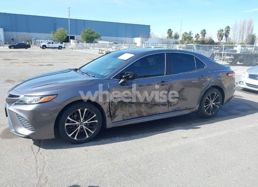 Photo 6 of 2018 Toyota Camry SE (VIN 4T1B11HK1JU573982)