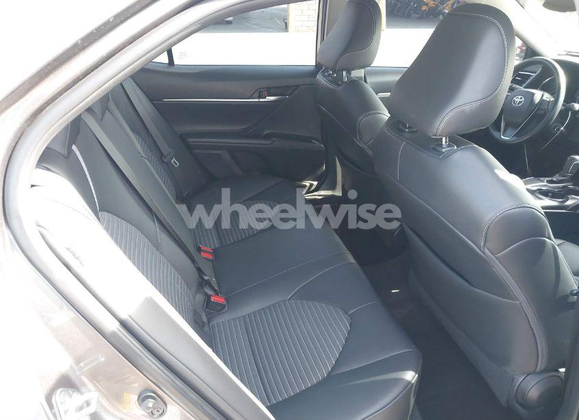 Photo 8 of 2018 Toyota Camry SE (VIN 4T1B11HK1JU573982)