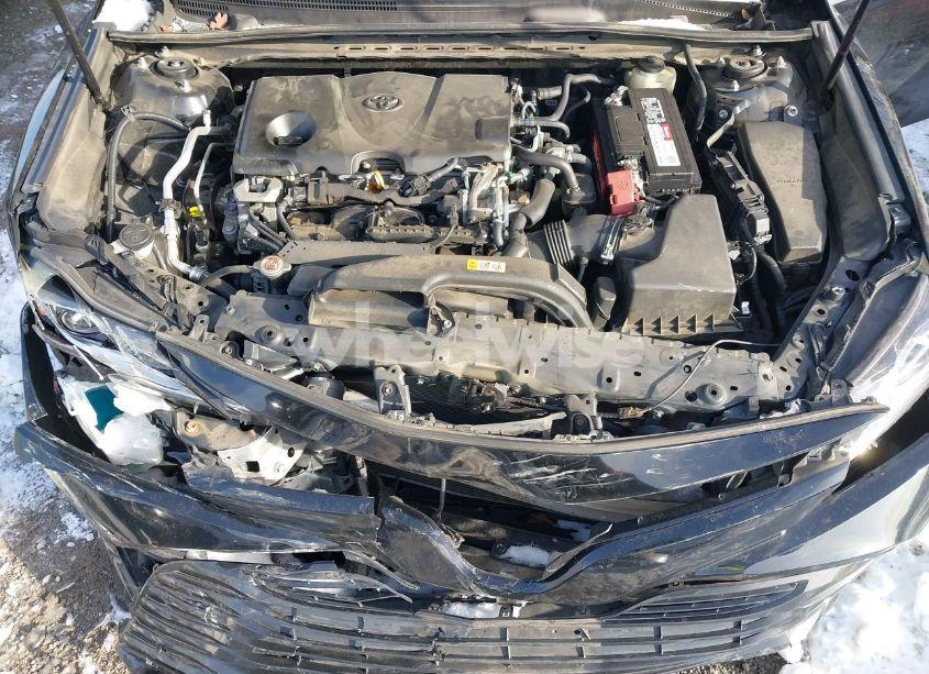 Photo 10 of 2018 Toyota Camry LE (VIN 4T1B11HK1JU580009)