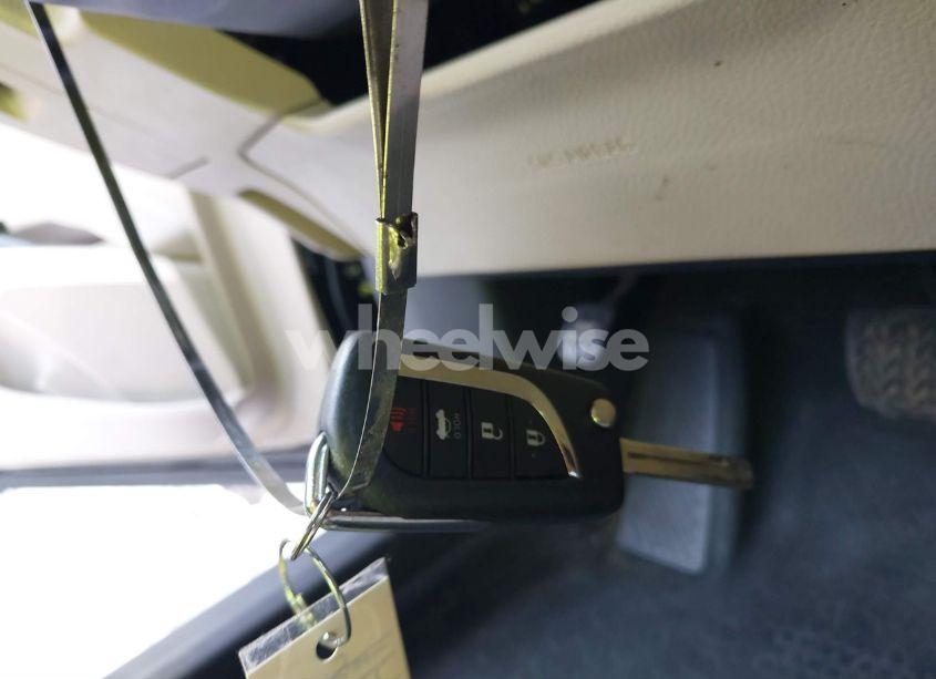 Photo 11 of 2018 Toyota Camry LE (VIN 4T1B11HK1JU580009)