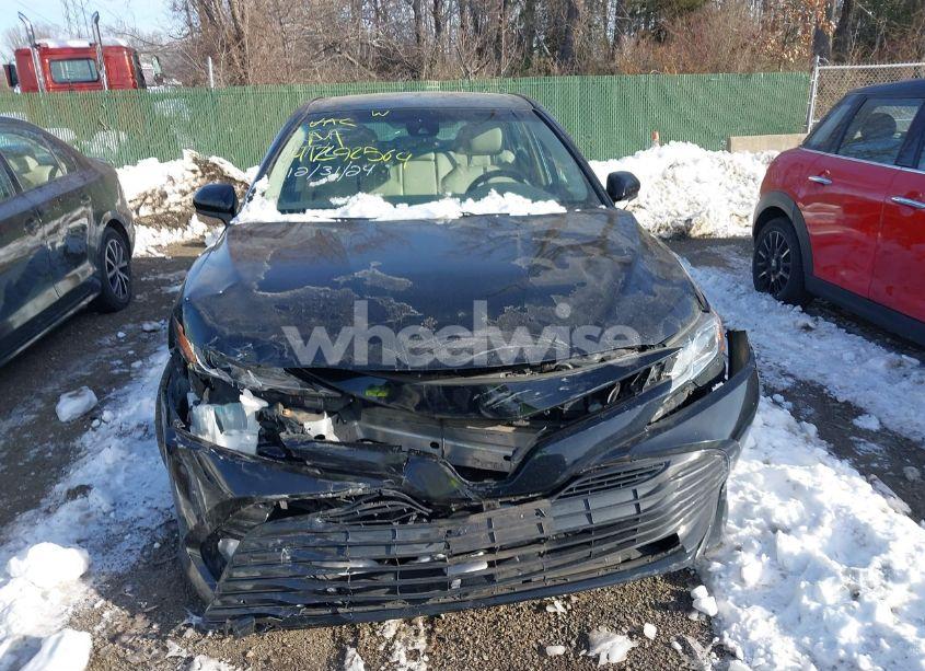 Photo 12 of 2018 Toyota Camry LE (VIN 4T1B11HK1JU580009)