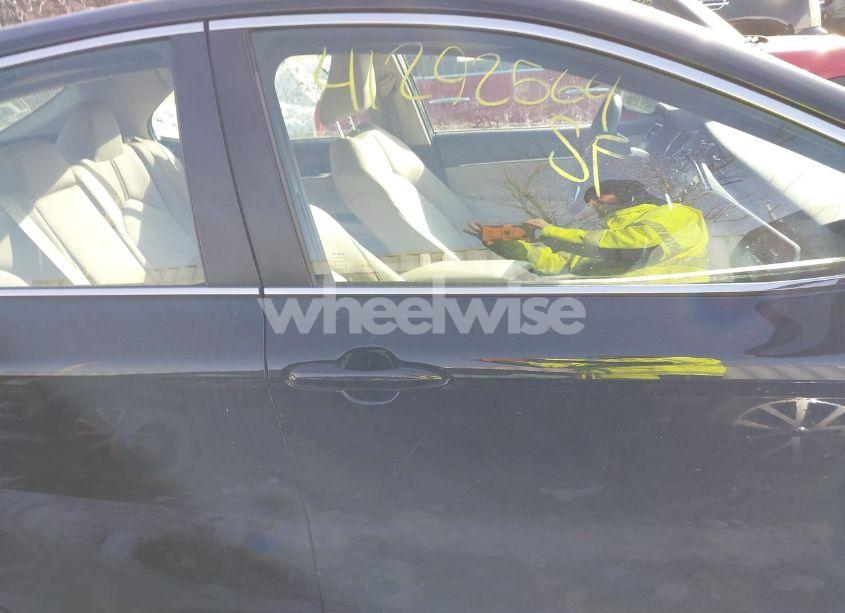 Photo 13 of 2018 Toyota Camry LE (VIN 4T1B11HK1JU580009)