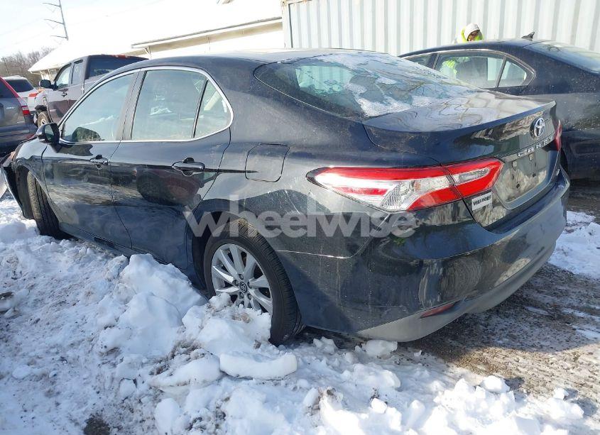 Photo 3 of 2018 Toyota Camry LE (VIN 4T1B11HK1JU580009)