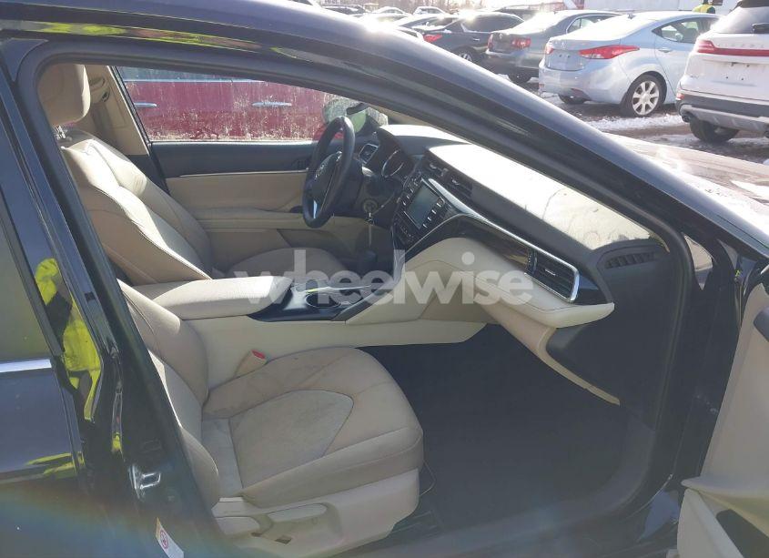 Photo 5 of 2018 Toyota Camry LE (VIN 4T1B11HK1JU580009)