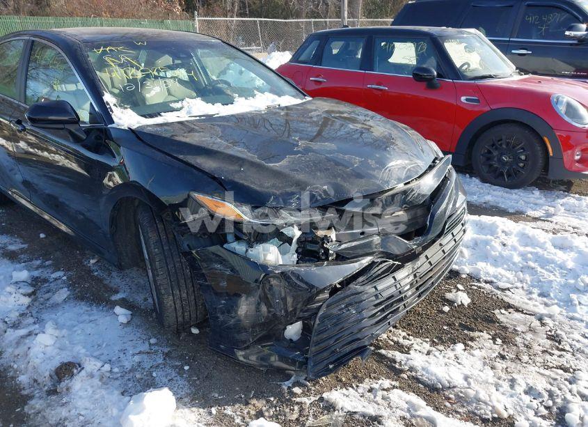 Photo 6 of 2018 Toyota Camry LE (VIN 4T1B11HK1JU580009)