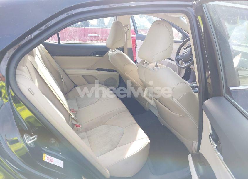 Photo 8 of 2018 Toyota Camry LE (VIN 4T1B11HK1JU580009)