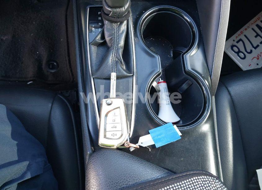 Photo 11 of 2018 Toyota Camry SE (VIN 4T1B11HK1JU581130)