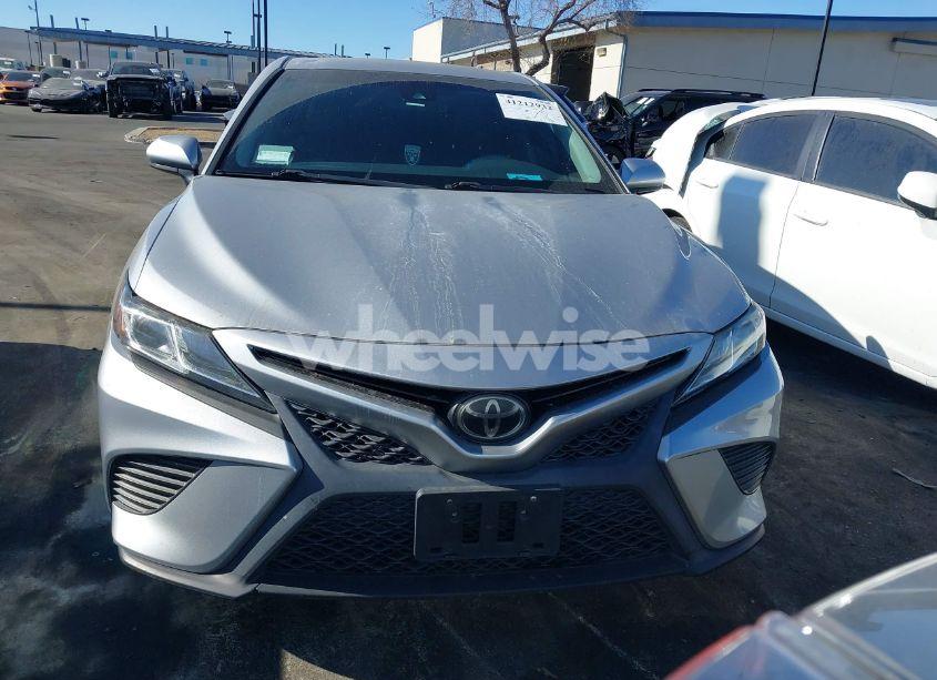 Photo 12 of 2018 Toyota Camry SE (VIN 4T1B11HK1JU581130)