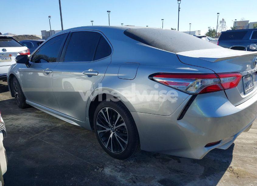 Photo 14 of 2018 Toyota Camry SE (VIN 4T1B11HK1JU581130)