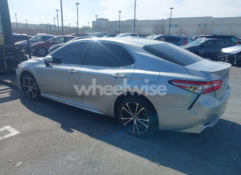 Photo 3 of 2018 Toyota Camry SE (VIN 4T1B11HK1JU581130)