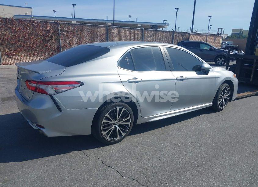 Photo 4 of 2018 Toyota Camry SE (VIN 4T1B11HK1JU581130)