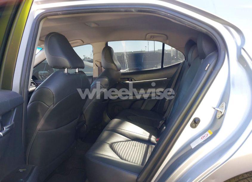 Photo 8 of 2018 Toyota Camry SE (VIN 4T1B11HK1JU581130)