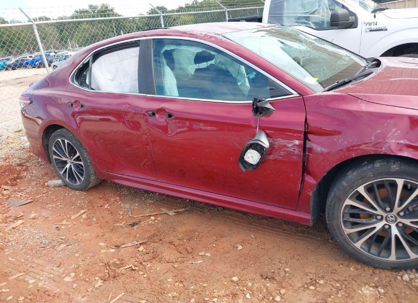 Photo 13 of 2018 Toyota Camry SE (VIN 4T1B11HK1JU581970)