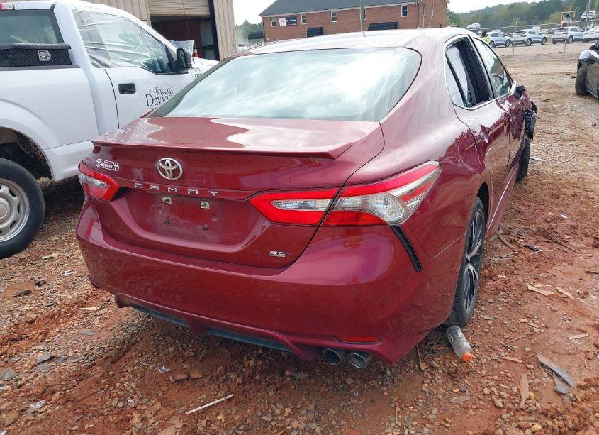 Photo 16 of 2018 Toyota Camry SE (VIN 4T1B11HK1JU581970)