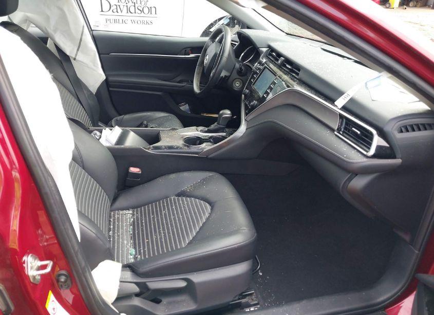 Photo 5 of 2018 Toyota Camry SE (VIN 4T1B11HK1JU581970)