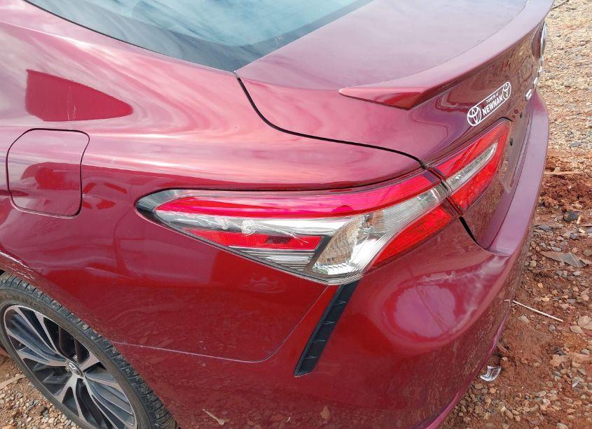 Photo 6 of 2018 Toyota Camry SE (VIN 4T1B11HK1JU581970)