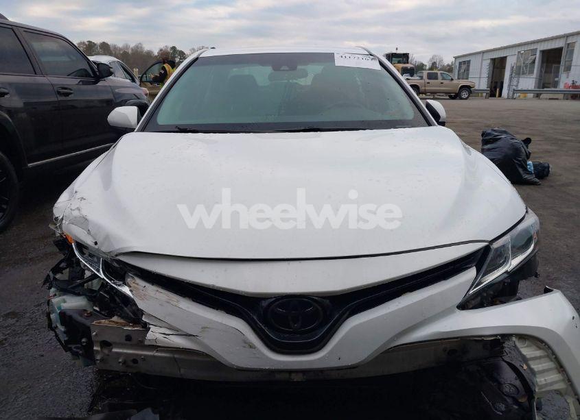 Photo 12 of 2018 Toyota Camry LE (VIN 4T1B11HK1JU592936)