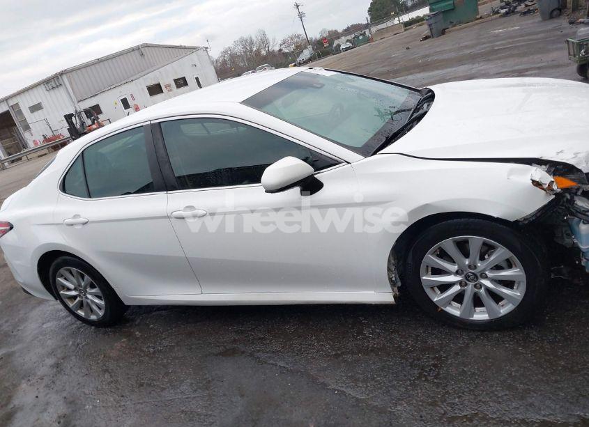 Photo 13 of 2018 Toyota Camry LE (VIN 4T1B11HK1JU592936)