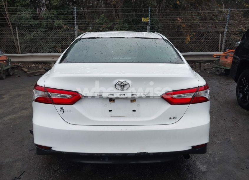 Photo 16 of 2018 Toyota Camry LE (VIN 4T1B11HK1JU592936)