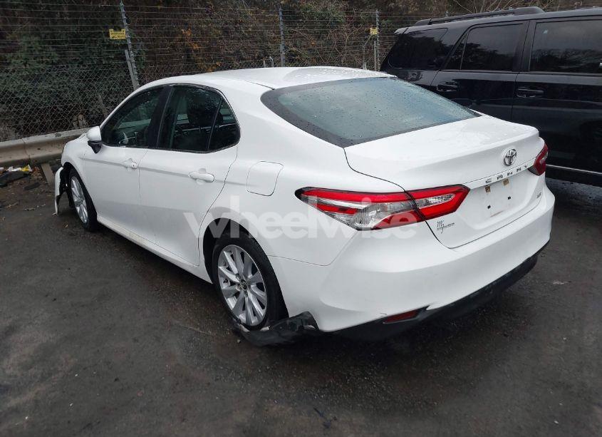 Photo 3 of 2018 Toyota Camry LE (VIN 4T1B11HK1JU592936)