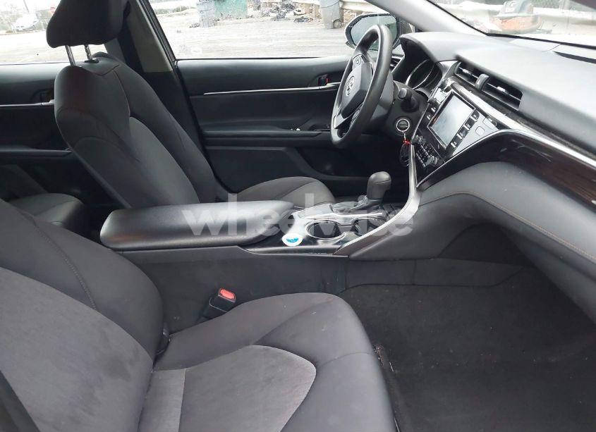Photo 5 of 2018 Toyota Camry LE (VIN 4T1B11HK1JU592936)