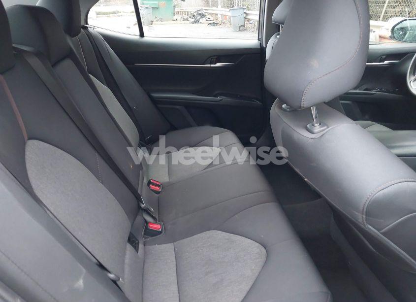 Photo 8 of 2018 Toyota Camry LE (VIN 4T1B11HK1JU592936)