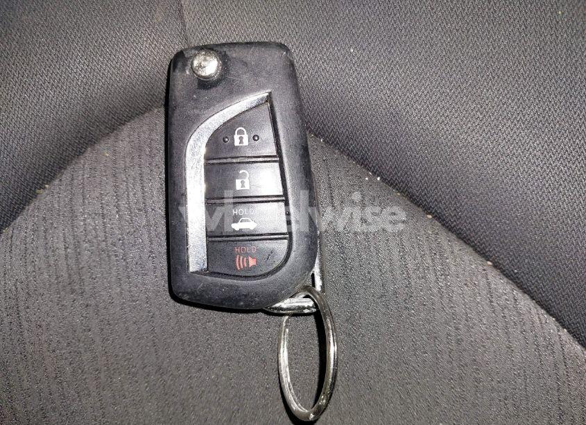 Photo 11 of 2018 Toyota Camry LE (VIN 4T1B11HK1JU595190)