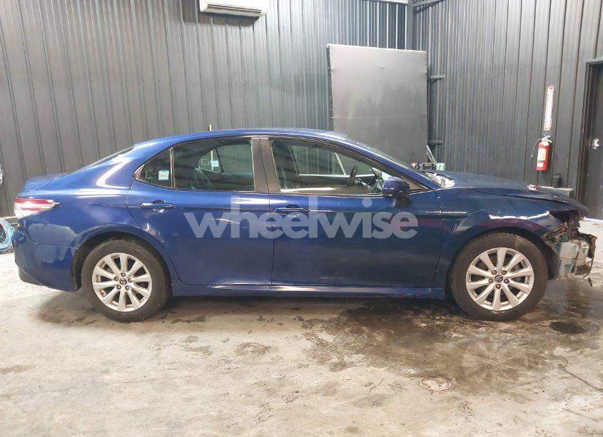Photo 14 of 2018 Toyota Camry LE (VIN 4T1B11HK1JU595190)