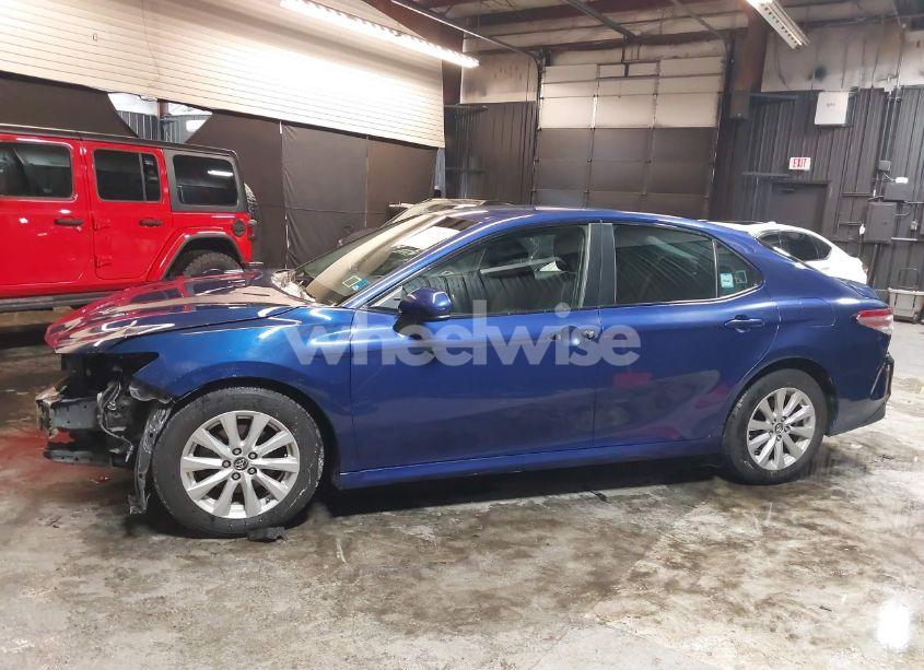 Photo 15 of 2018 Toyota Camry LE (VIN 4T1B11HK1JU595190)