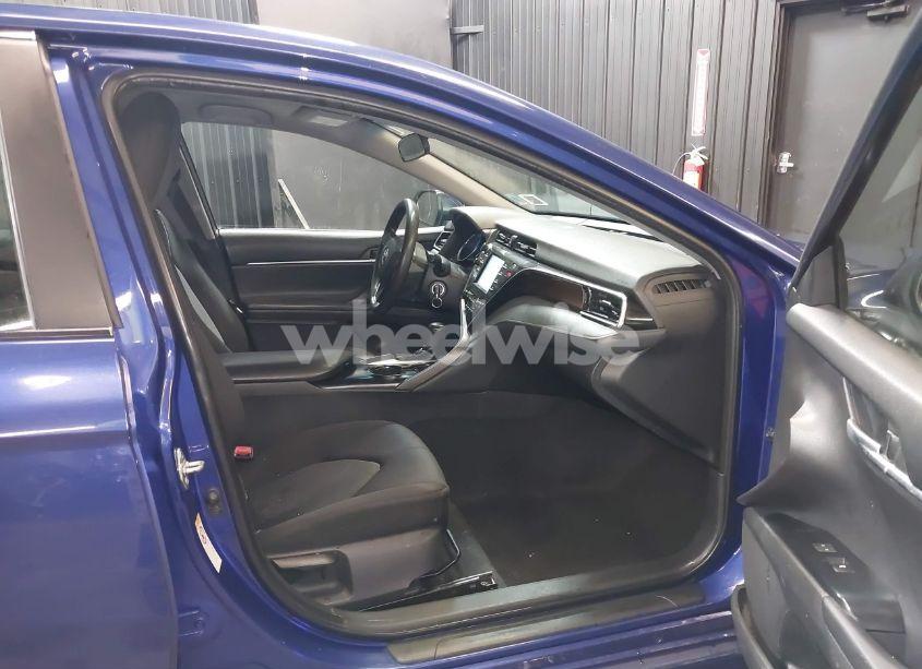 Photo 5 of 2018 Toyota Camry LE (VIN 4T1B11HK1JU595190)