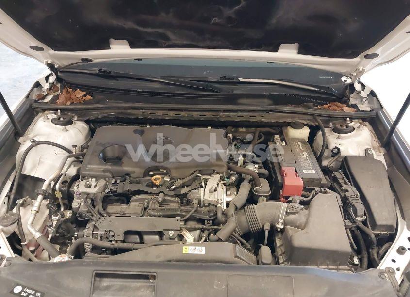 Photo 10 of 2018 Toyota Camry LE (VIN 4T1B11HK1JU599594)