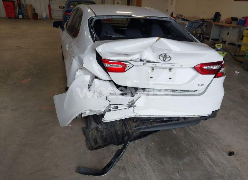 Photo 12 of 2018 Toyota Camry LE (VIN 4T1B11HK1JU599594)