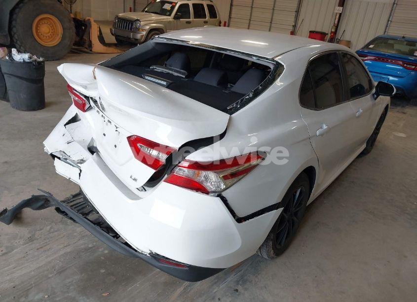 Photo 18 of 2018 Toyota Camry LE (VIN 4T1B11HK1JU599594)