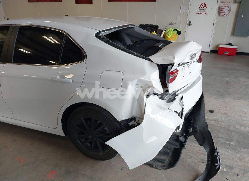 Photo 19 of 2018 Toyota Camry LE (VIN 4T1B11HK1JU599594)