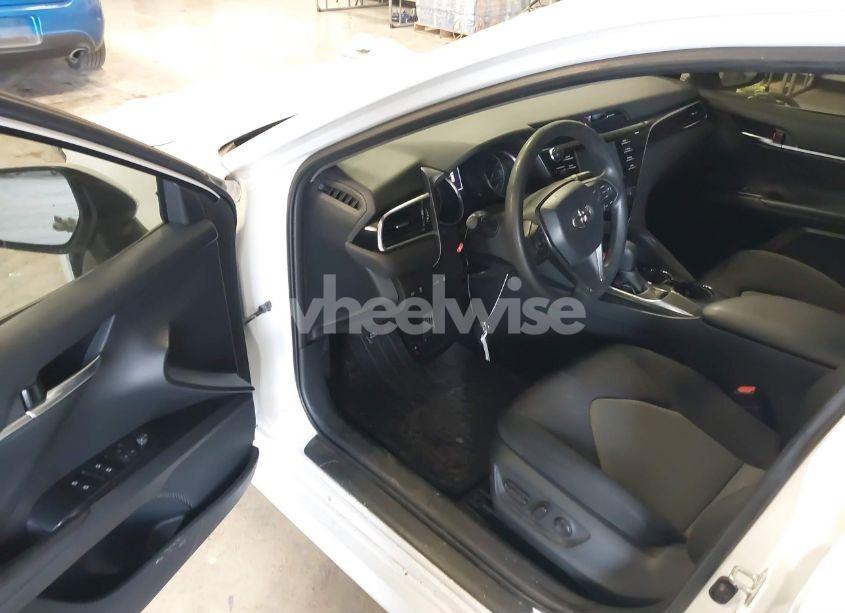 Photo 20 of 2018 Toyota Camry LE (VIN 4T1B11HK1JU599594)