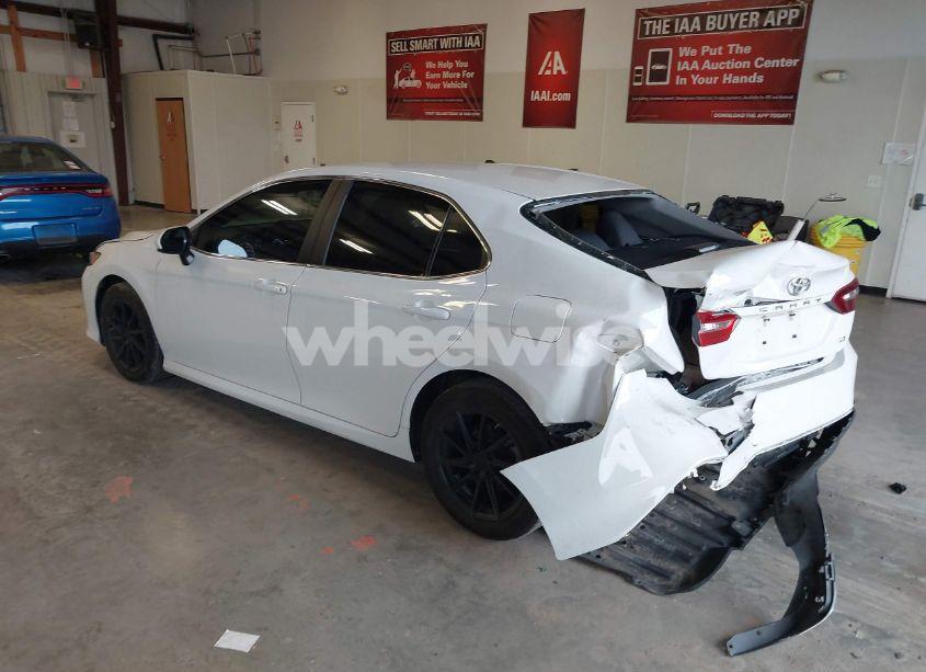 Photo 3 of 2018 Toyota Camry LE (VIN 4T1B11HK1JU599594)