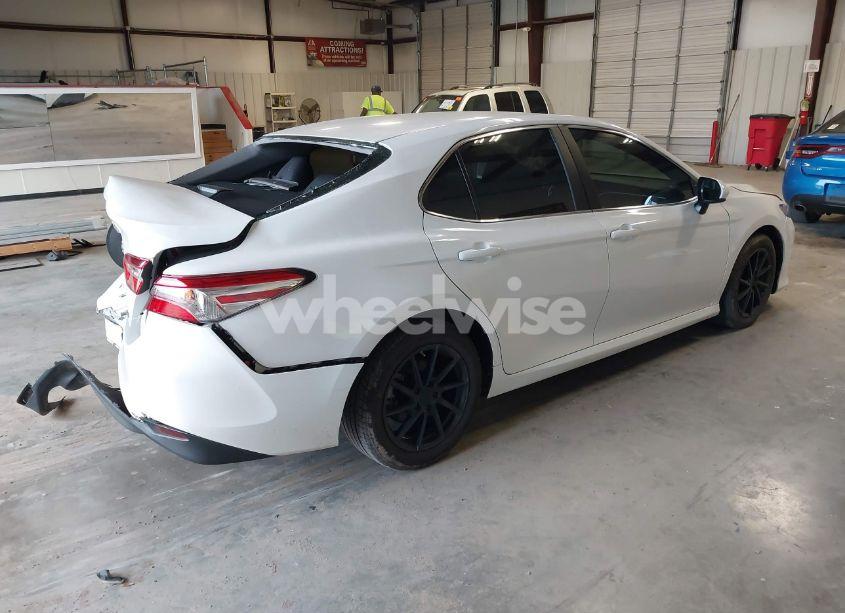 Photo 4 of 2018 Toyota Camry LE (VIN 4T1B11HK1JU599594)