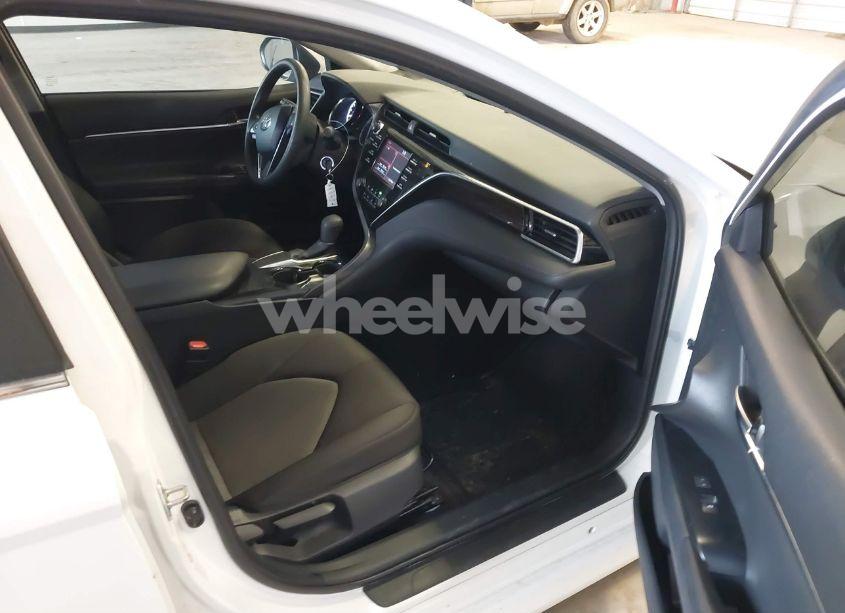 Photo 5 of 2018 Toyota Camry LE (VIN 4T1B11HK1JU599594)