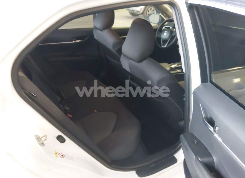 Photo 8 of 2018 Toyota Camry LE (VIN 4T1B11HK1JU599594)