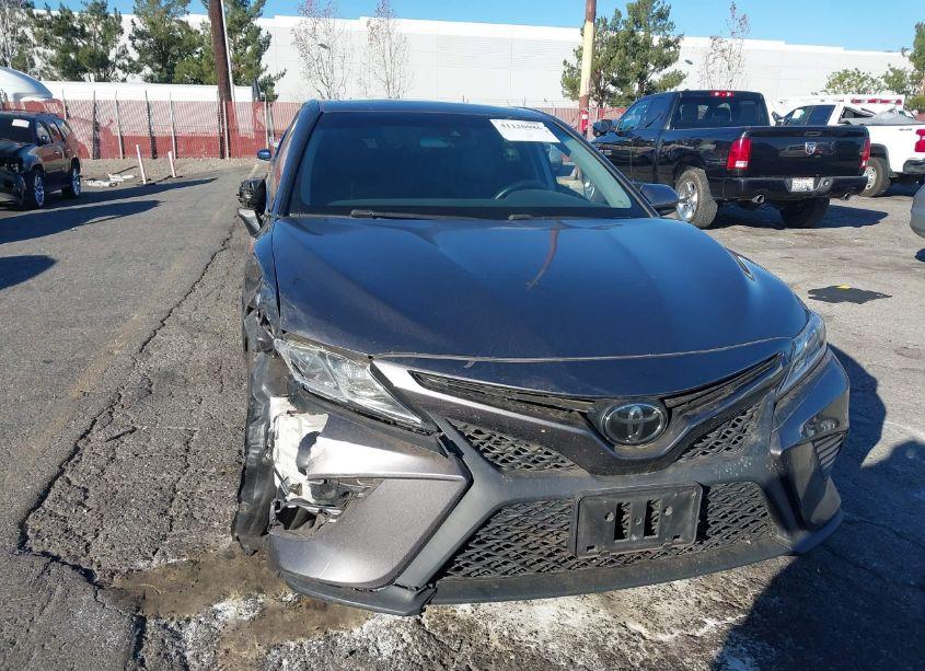 Photo 12 of 2018 Toyota Camry SE (VIN 4T1B11HK1JU606284)