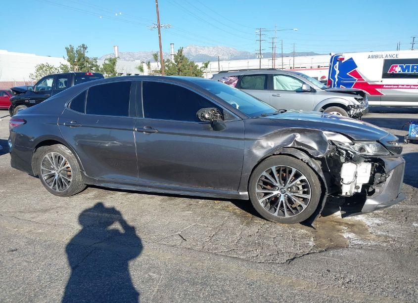 Photo 13 of 2018 Toyota Camry SE (VIN 4T1B11HK1JU606284)