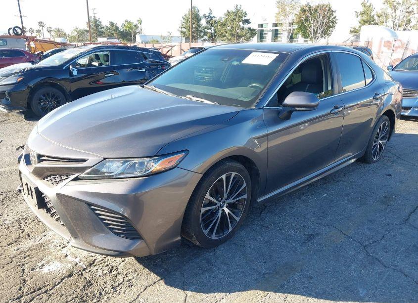 Photo 2 of 2018 Toyota Camry SE (VIN 4T1B11HK1JU606284)