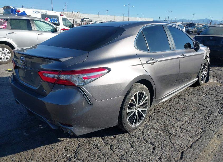 Photo 4 of 2018 Toyota Camry SE (VIN 4T1B11HK1JU606284)