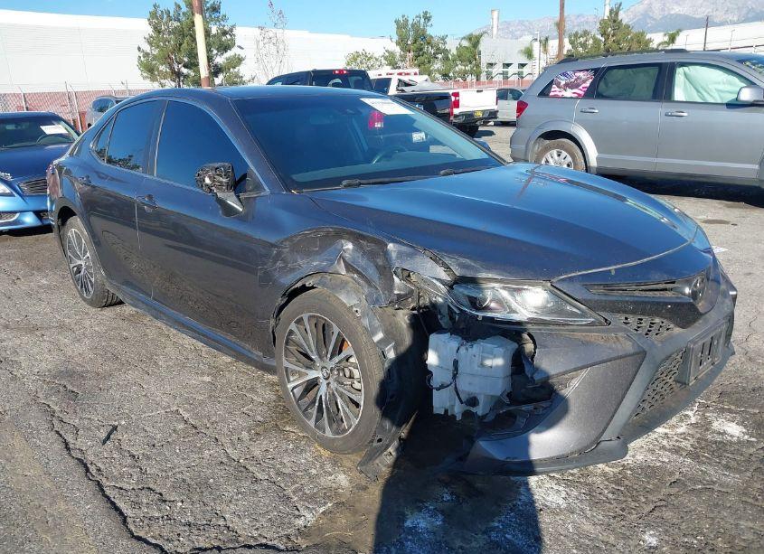 Photo 6 of 2018 Toyota Camry SE (VIN 4T1B11HK1JU606284)