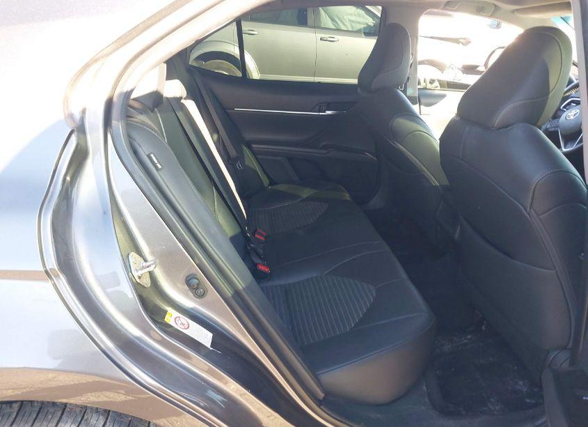 Photo 8 of 2018 Toyota Camry SE (VIN 4T1B11HK1JU606284)