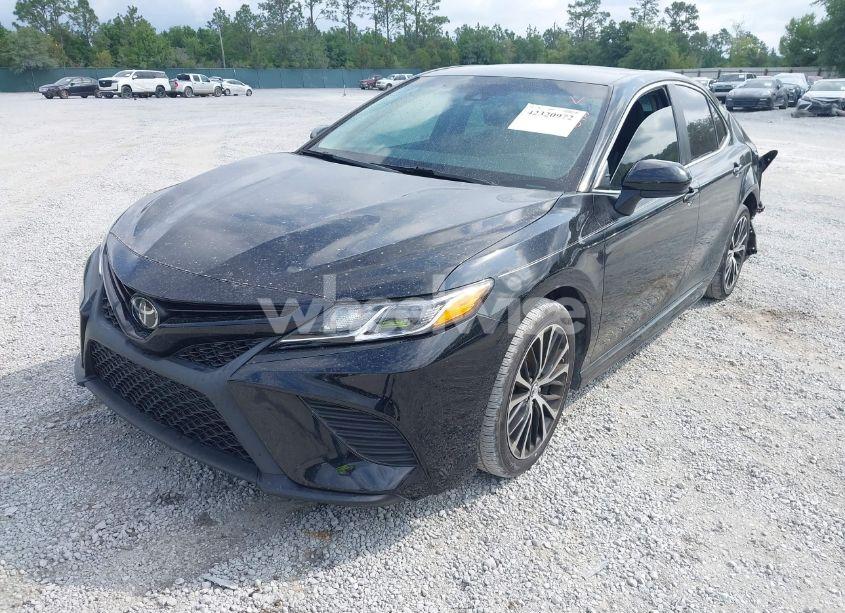 Photo 2 of 2018 Toyota Camry L/LE/SE/XLE (VIN 4T1B11HK1JU628463)